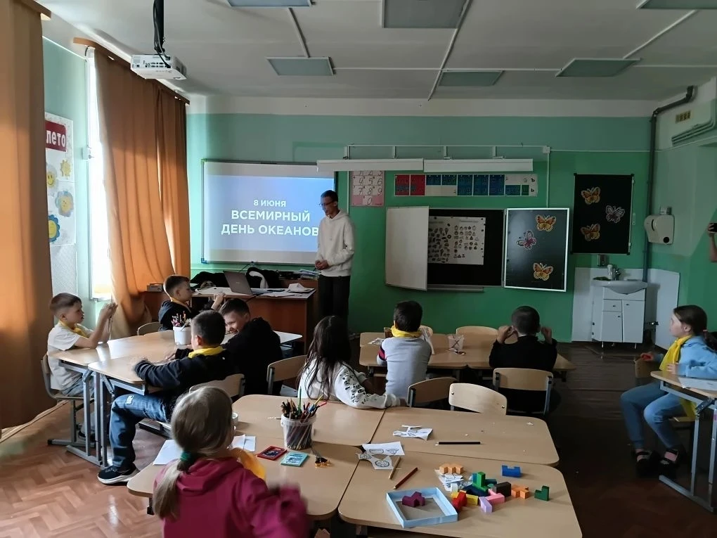 Мастерить руками так интересно! 😀
 Ребята из 2 отряда во Всемирный день океана изготовили кита с по