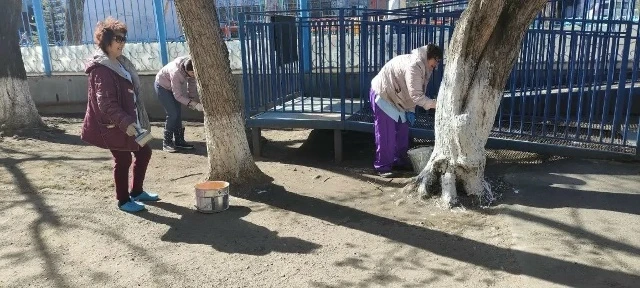 23 апреля в нашем детском саду прошел традиционный весенний субботник.
Несмотря на капризы погоды, в