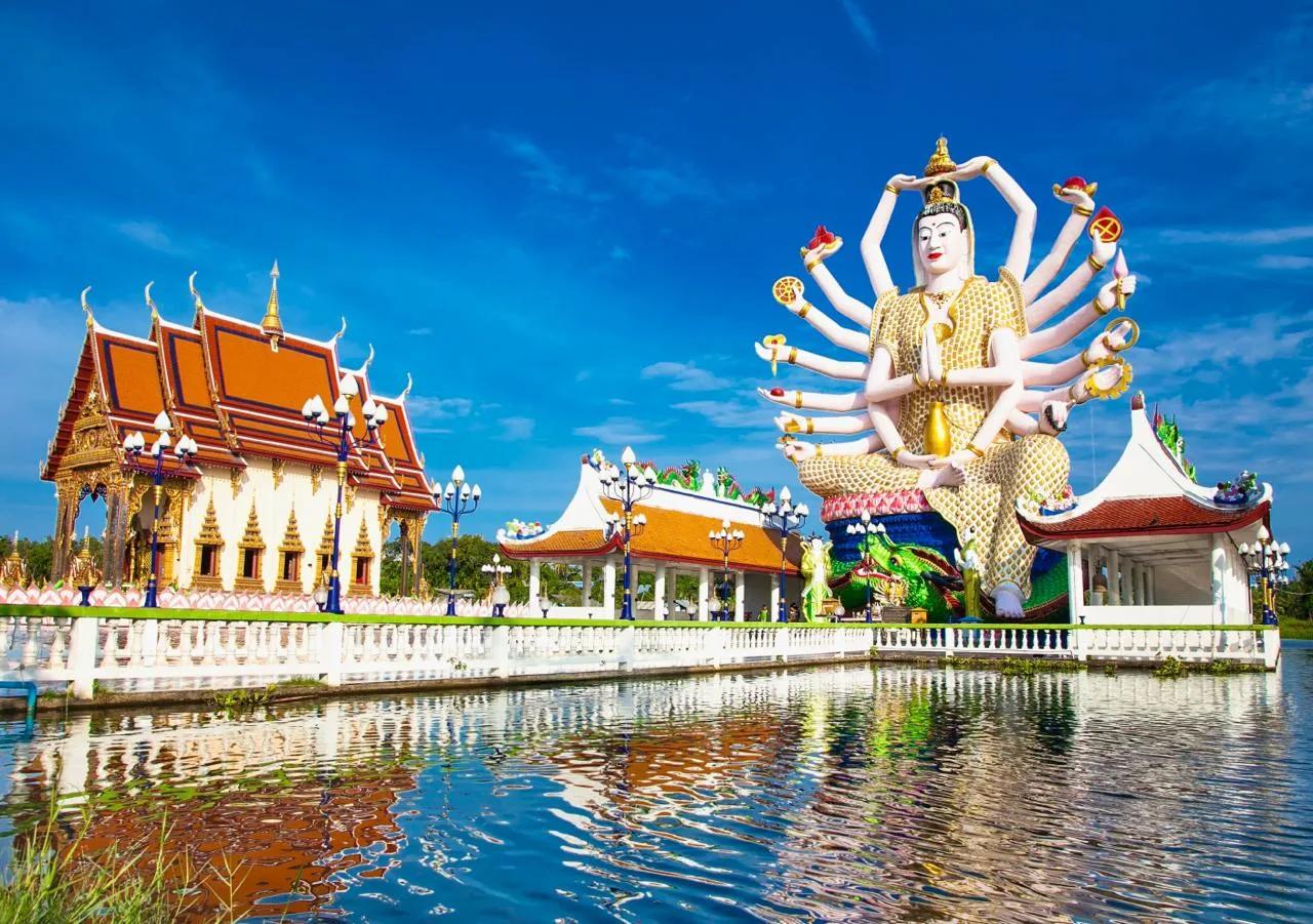 Храм Плай Лаем на Самуи, Таиланд 🇹🇭

🔹 Wat Plai Laem - современный буддийский храмовый комплекс н