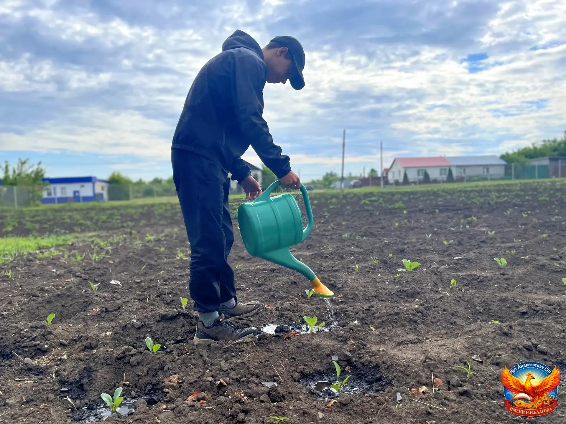🌿🌦️ Пятый день в лагере труда и отдыха «Круто»: заботливо поливаем наши зелёные подоп...