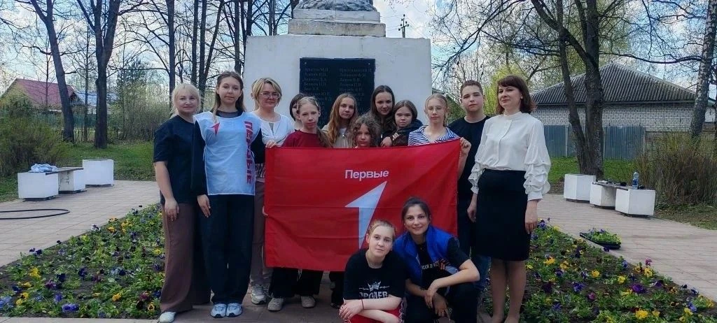 Вчера и сегодня — заботимся о памятниках нашего города! 🇷🇺 ☘ 4 мая ученики 8–9 классов ЦО №6 дружно 
