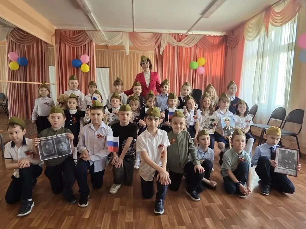 7 мая в 1 «Б» классе прошёл классный час, посвящённый Дню Победы! 🇷🇺   Этот важный и трогательный пр