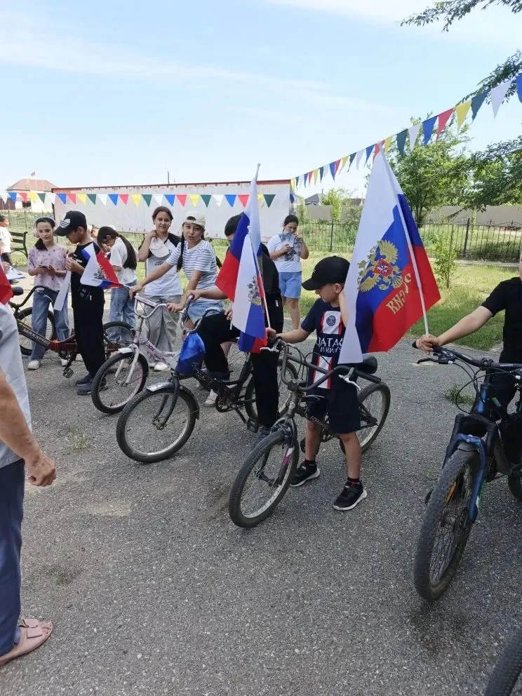 Вчера 5 отряд участвовал в велопараде на территории сельского совета 🚴‍♀️ 

Ученики показывали своё