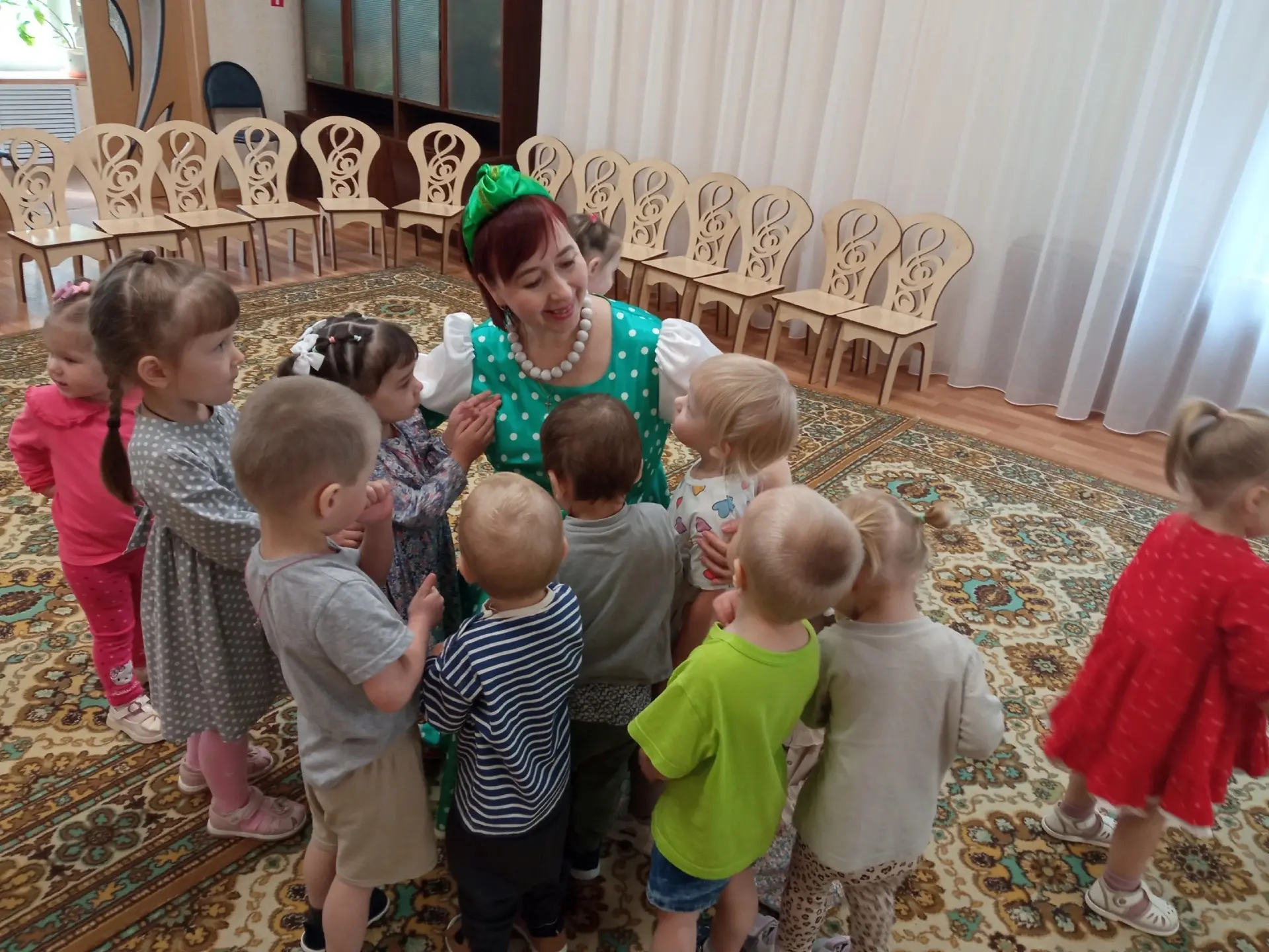 На прошлой неделе к малышам в гости пришла кукла Оля и пригласила всех отправиться в во...