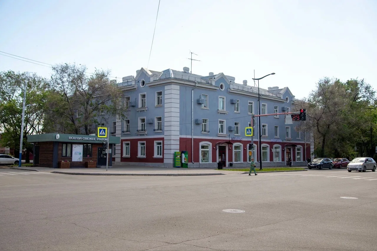 Продолжаем приводить внешний вид многоквартирных домов и зданий города к единому стилю....