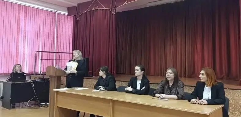 Сегодня в нашей школе прошла конференция для родителей будущих первоклассников.  Заместитель директо