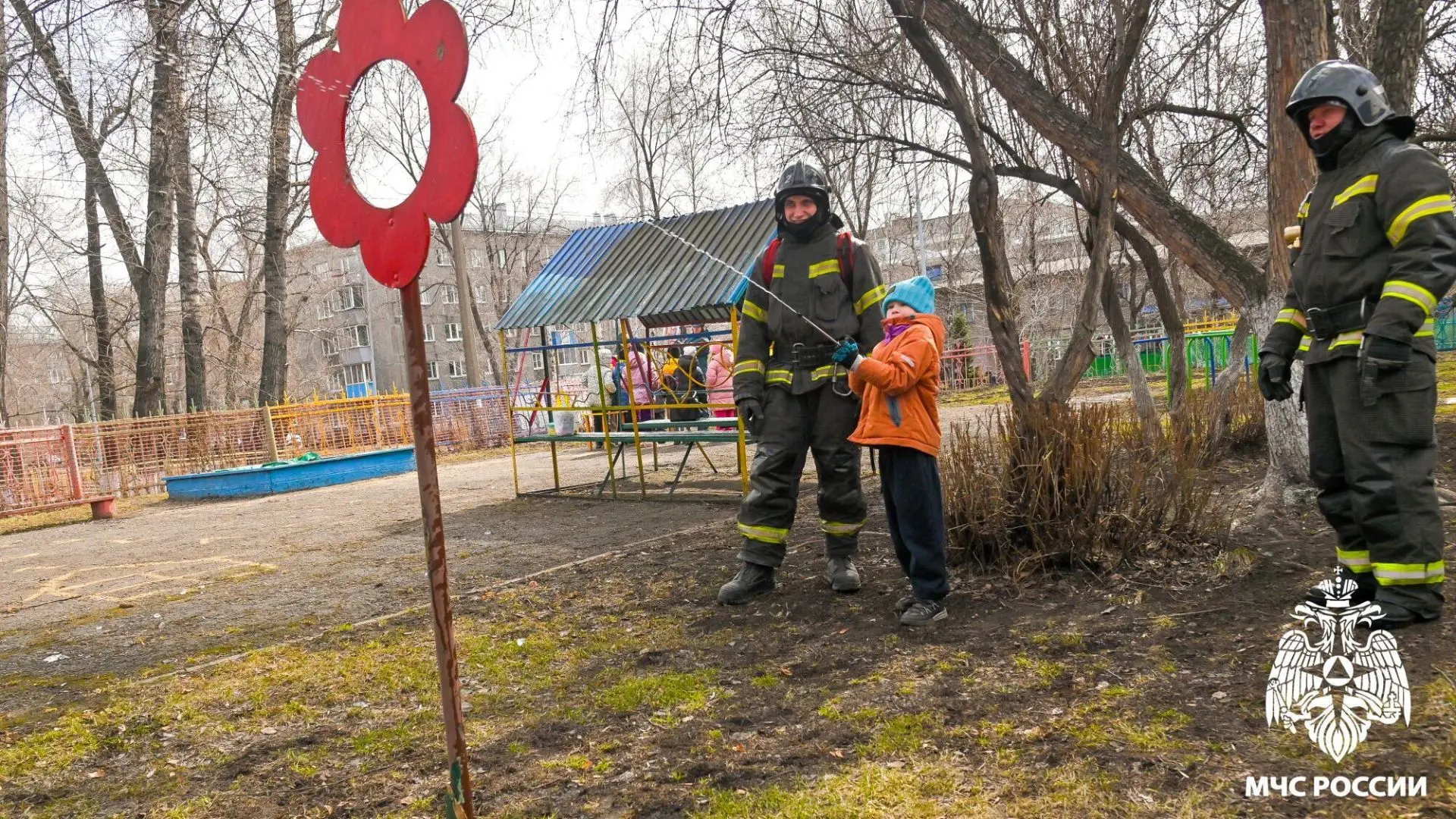 Юные огнеборцы    🔸 Сотрудники МЧС России провели в детском саду № 149 Новокузнецка игру по станциям