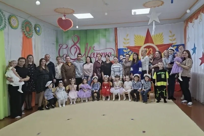 💐 Сегодня в младшей группе состоялся праздник «Февромарт» или « Милые, любимые- это вс...