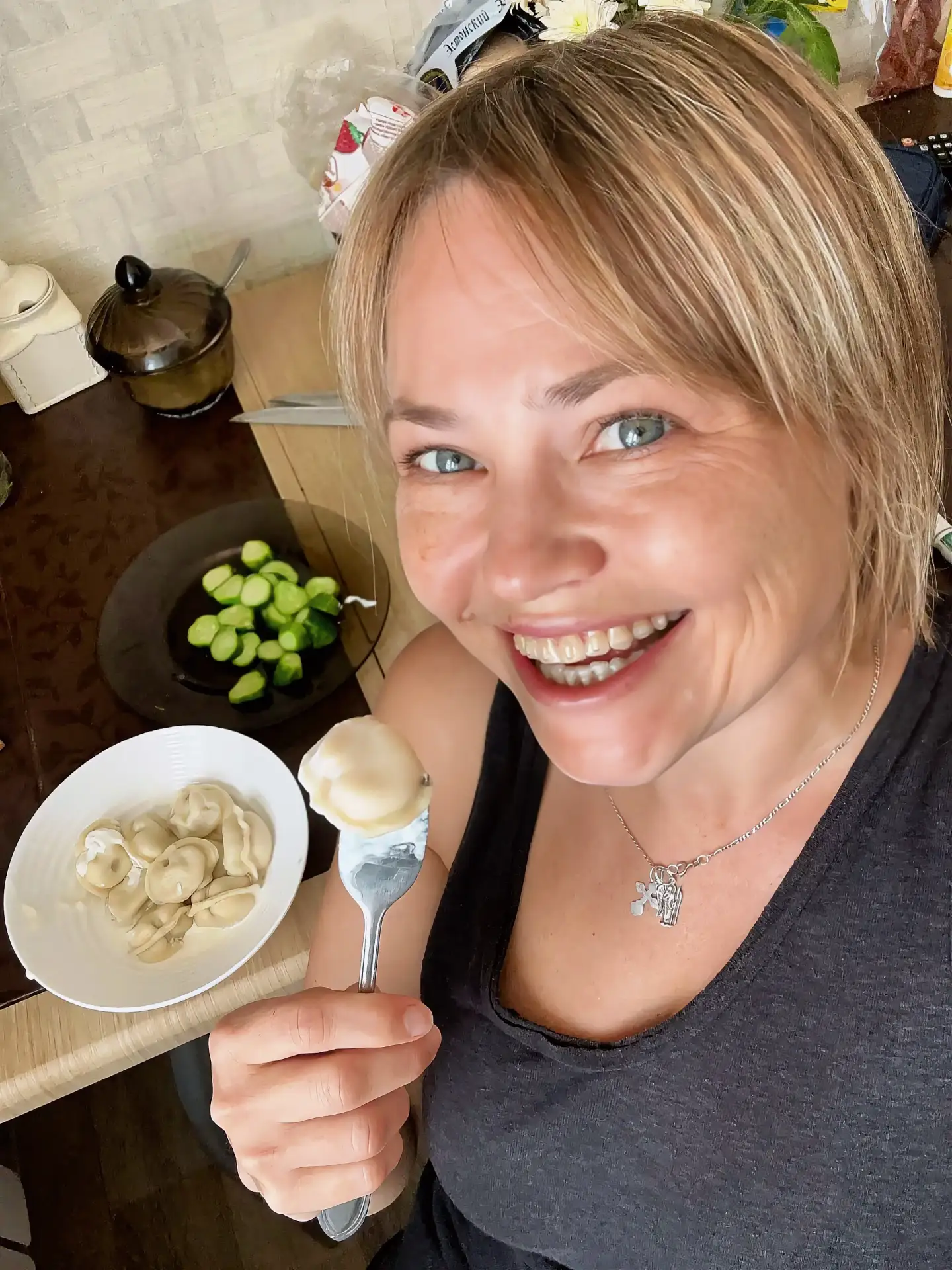 Что ест диабетик, пока не видит мама и муж? Магазинные пельмешки!!! 🙈
6 мне - 2 пекинесу Тишке! И о