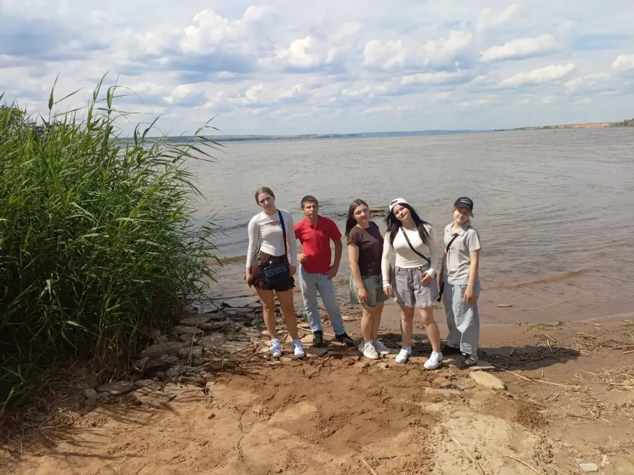 🌊 В честь Международного дня пикника ребята из Быковского социально‑реабилитационного центра устрои