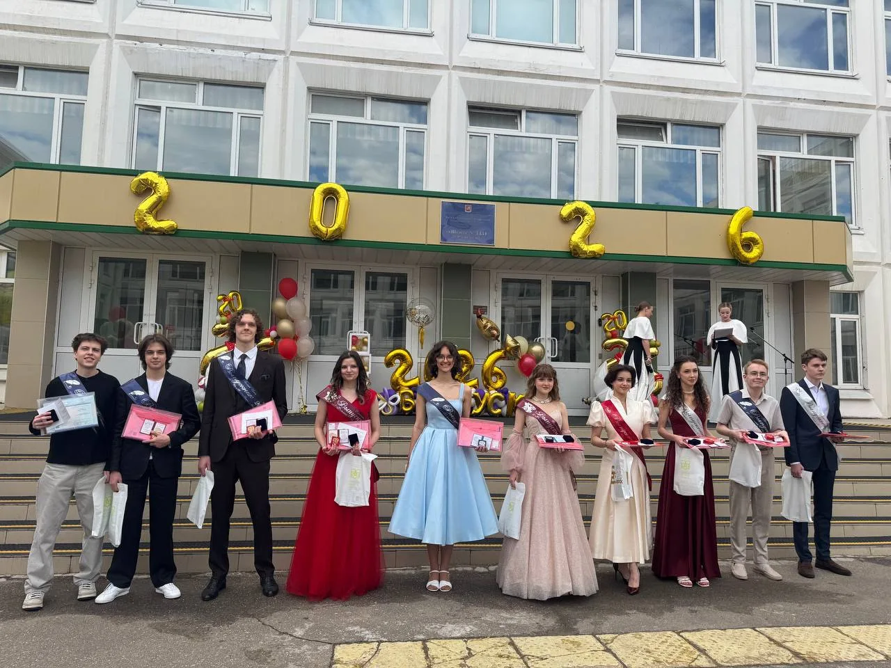 Прощание со школой 

💫26 июня в школе состоялась торжественная церемония вручения аттестатов выпуск
