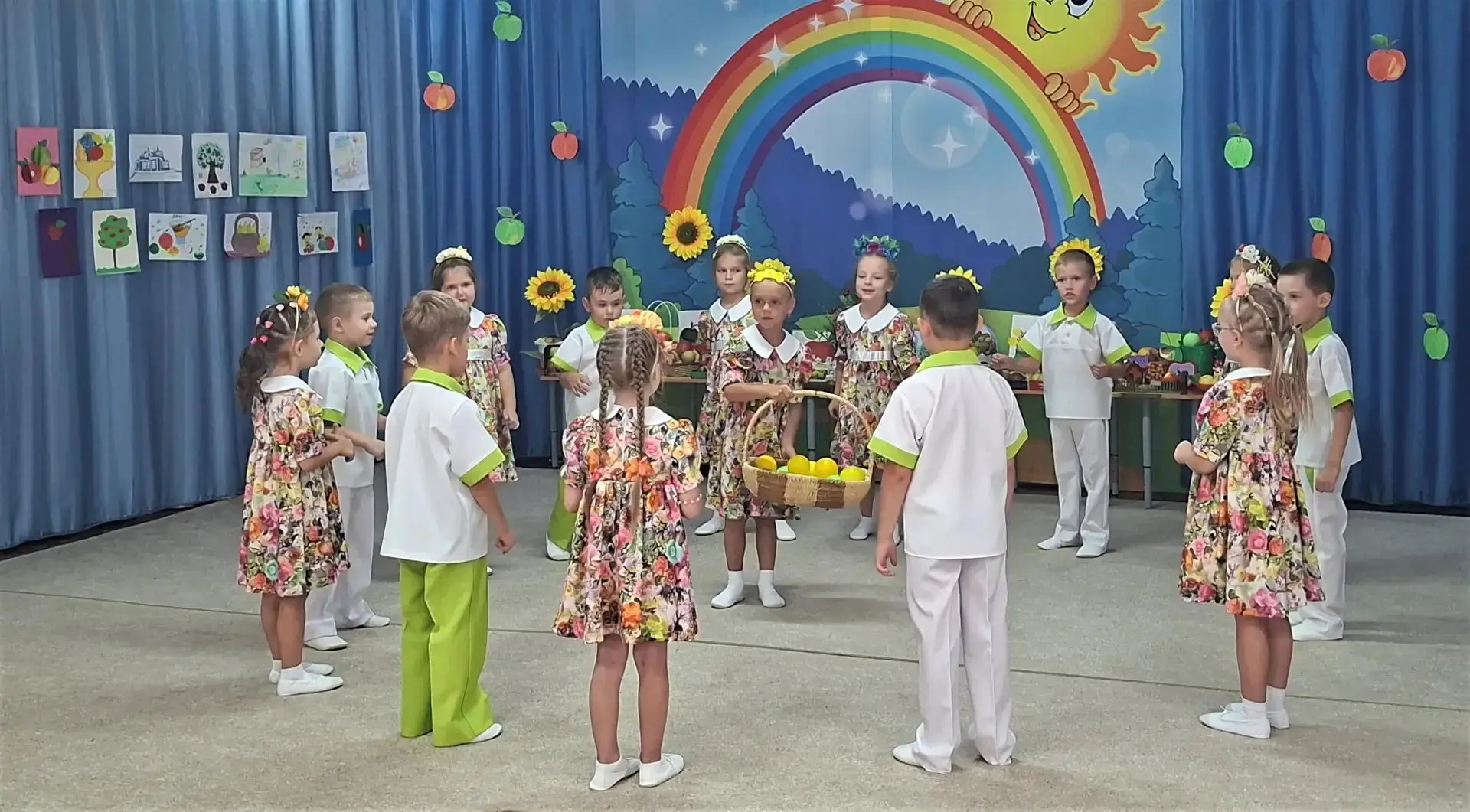 🎉 В детских садах Калининского района ярко и душевно отметили Яблочный Спас (Преображе...