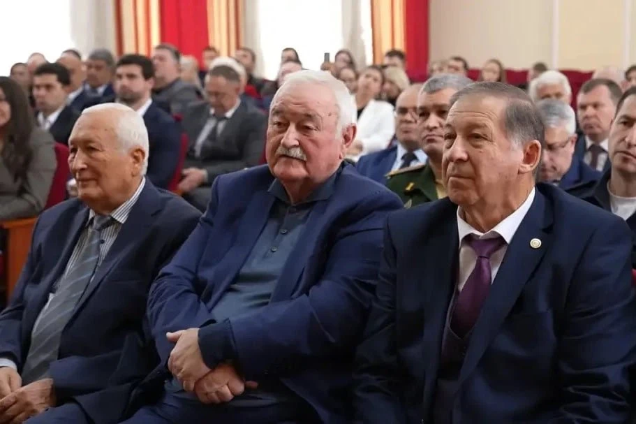 Азаматгерий Ашхотов стал главой городского округа Нальчик. Его кандидатуру единогласно ...