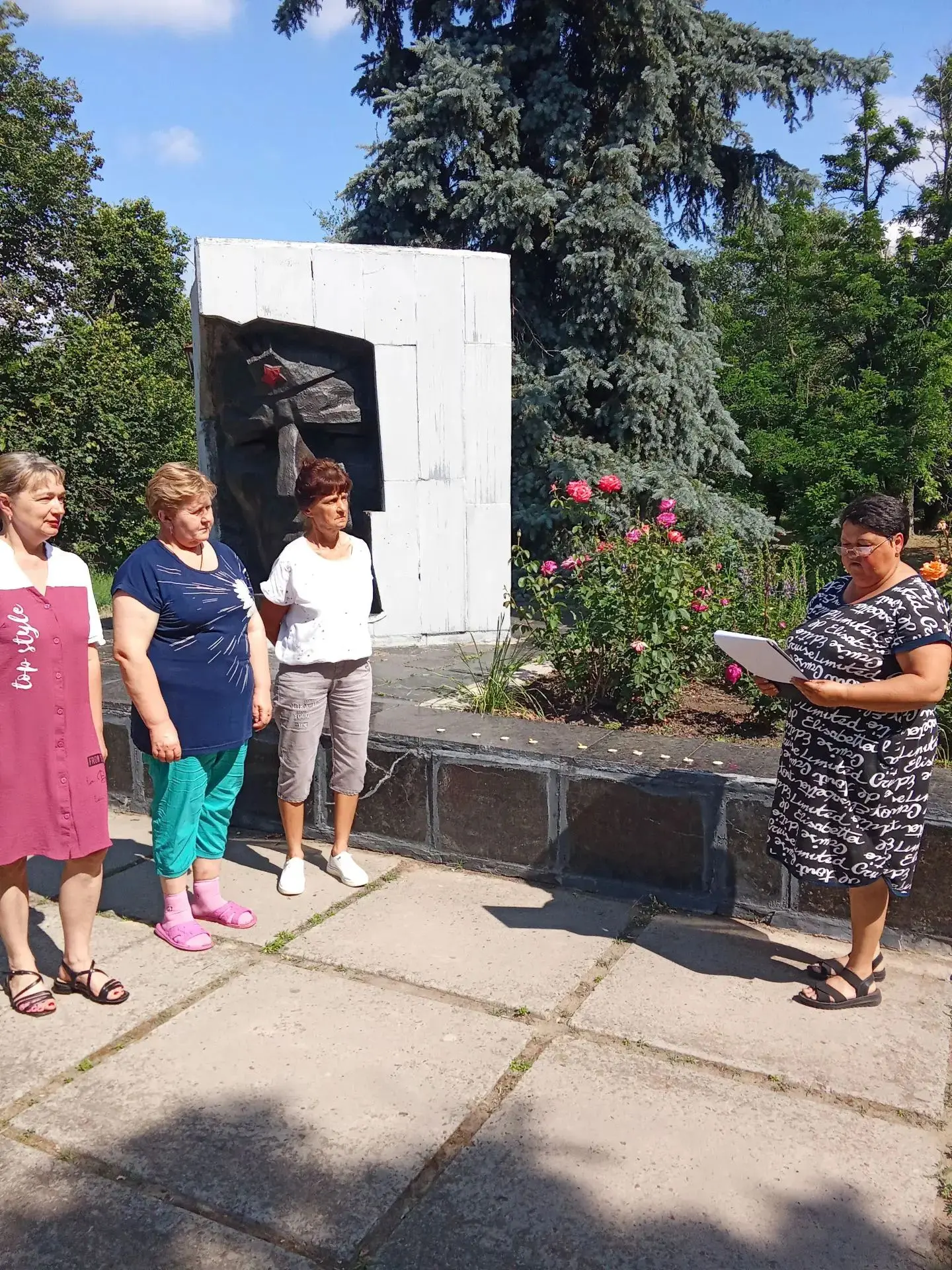 " Минувших дней святая память "