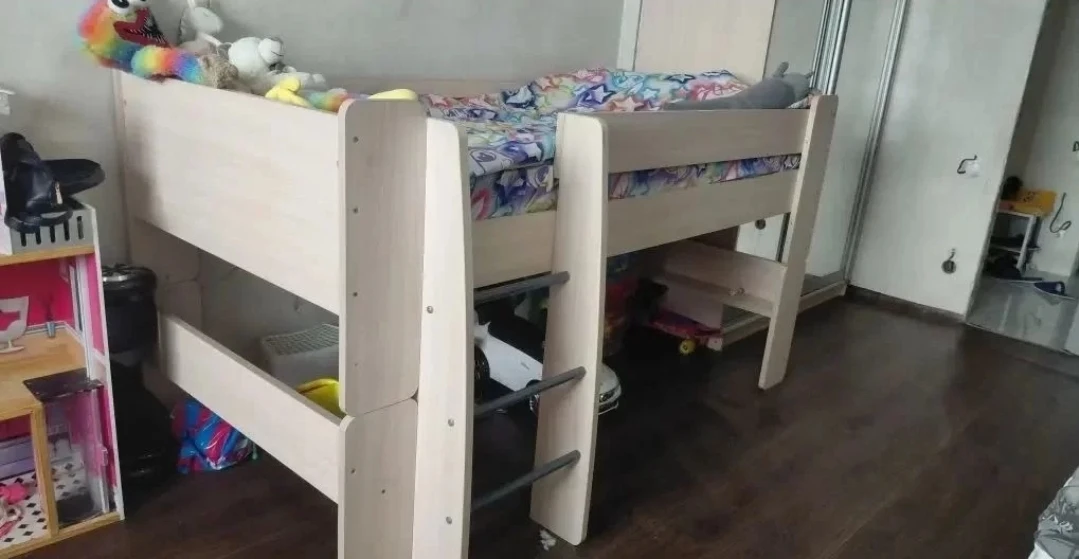 Кровать  состояние на 4 . Купили детям другие кровати . Приезжайте , забирайте!