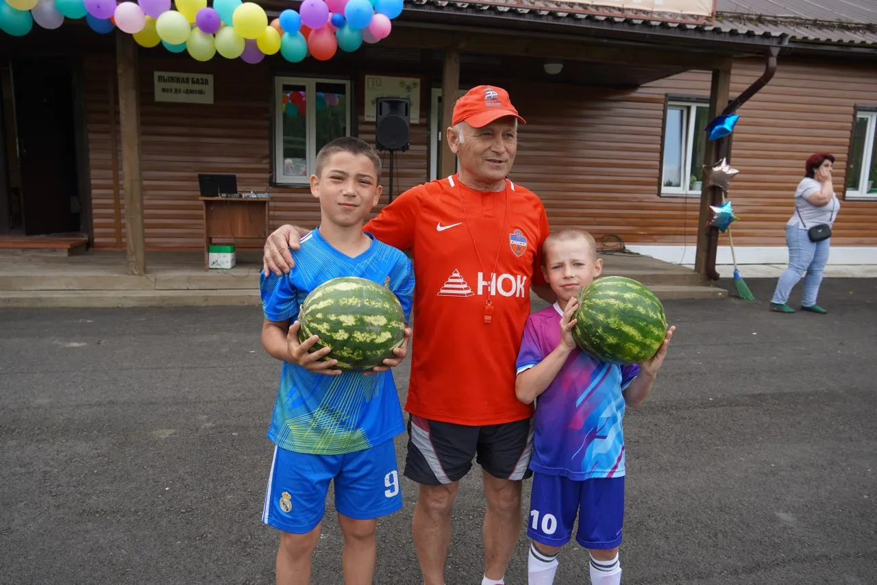 Сегодня на центральном стадионе села Дзержинского прошёл спортивный праздник, посвящённый Дню России