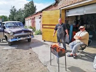 Вспоминаем романтику наших гаражных посиделок... 🛠️