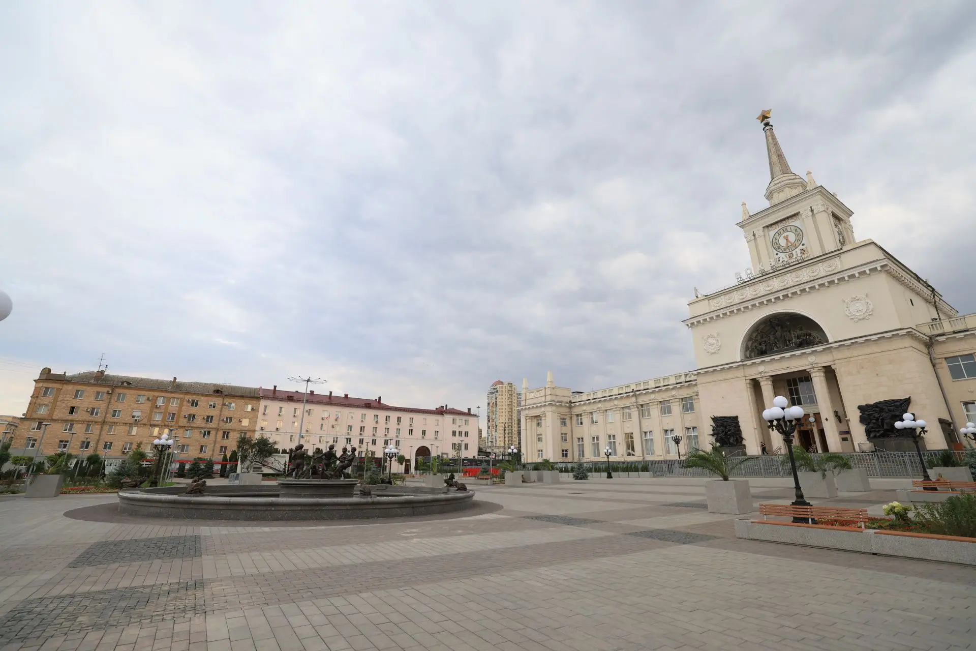 Губернатор Андрей Бочаров сегодня проводит рабочую поездку в Котельниковский район