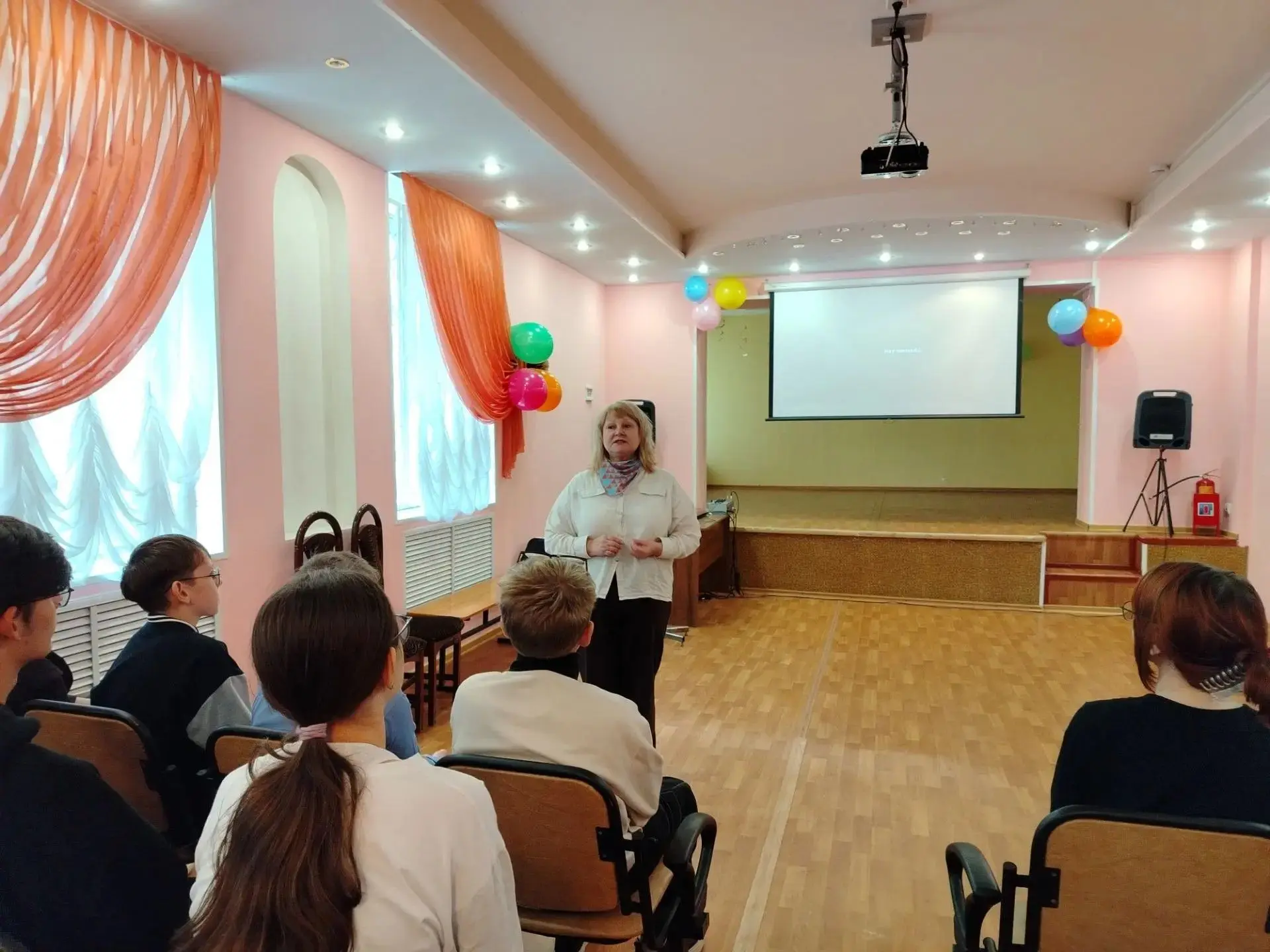Еще одну профилактическую беседу для наших ребят провела специалист Центра занятости г....