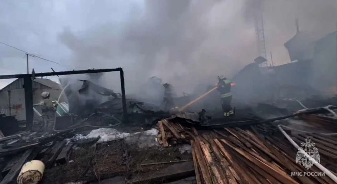 🚒Семь человек погибли в результате пожара в посёлке Высокий, который находится недалеко от Мегиона. 