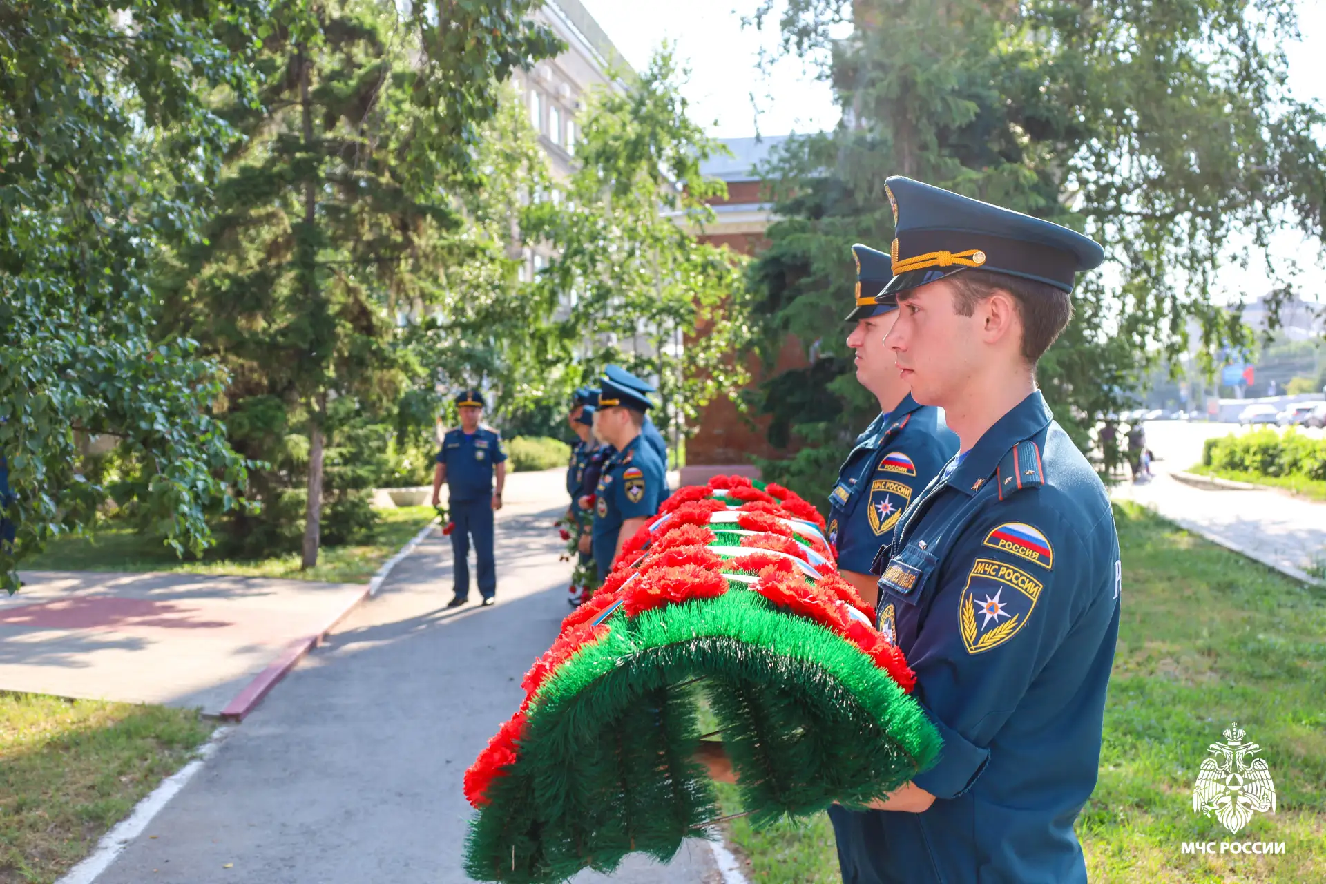 Сотрудники МЧС России почтили память погибших в Великой Отечественной войне

🔹22 июня - День памяти