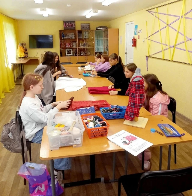 🧶 С 10 по 21 августа в МБОУ ДО «ЦЭВД» работала образовательно‑досуговая площадка «Лабо...