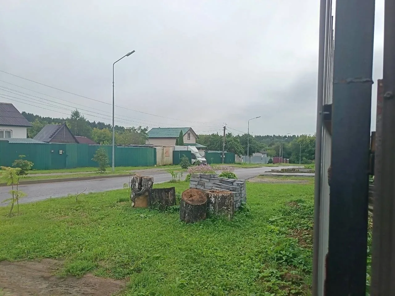 Балабановской администрации подкинули дом 🫨

Необычный «подарок» появился у контейнерной площадки н