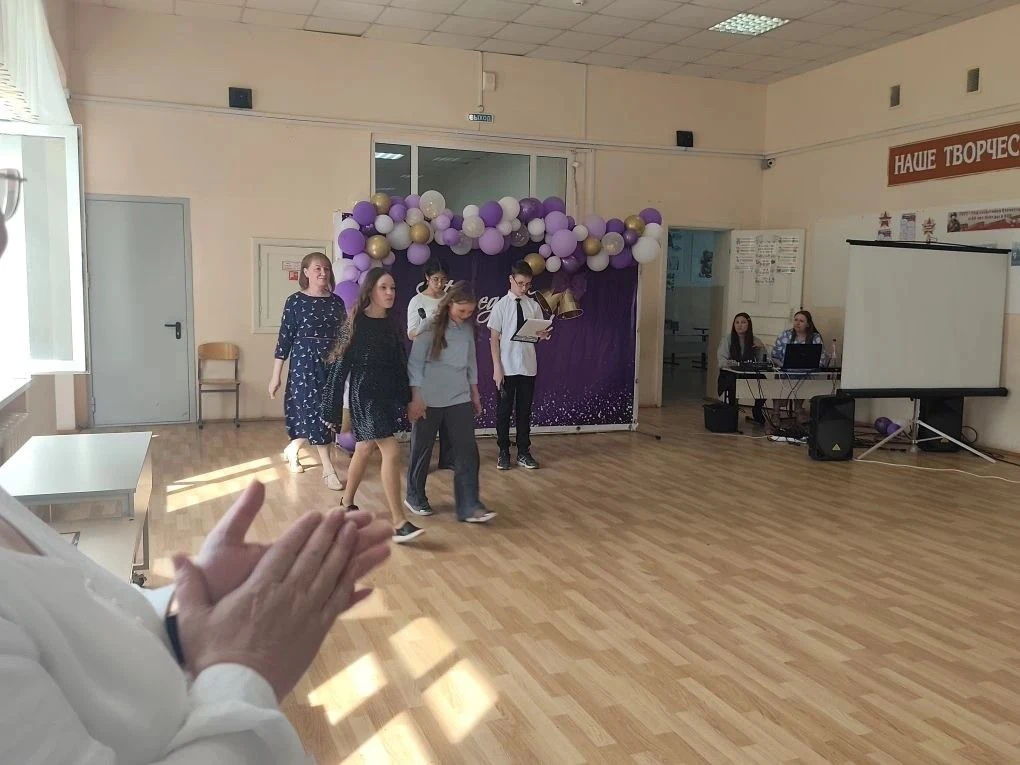 🎓 Сегодня в МАОУ СОШ № 2 — традиционный праздничный день!

Подошёл к концу учебный год и для наших 