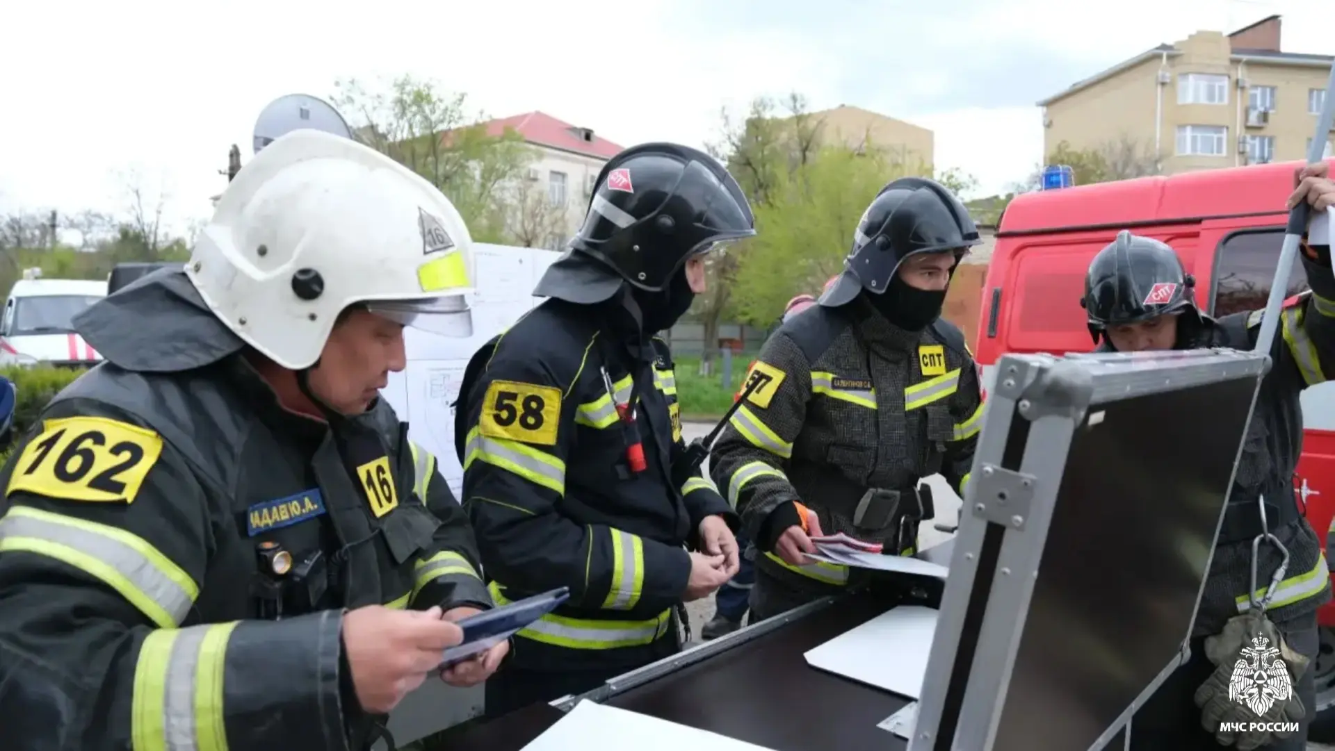 🚒 Элисте провели пожарно-тактические учения в здании министерства финансов  🔹Согласно замыслу, в рез