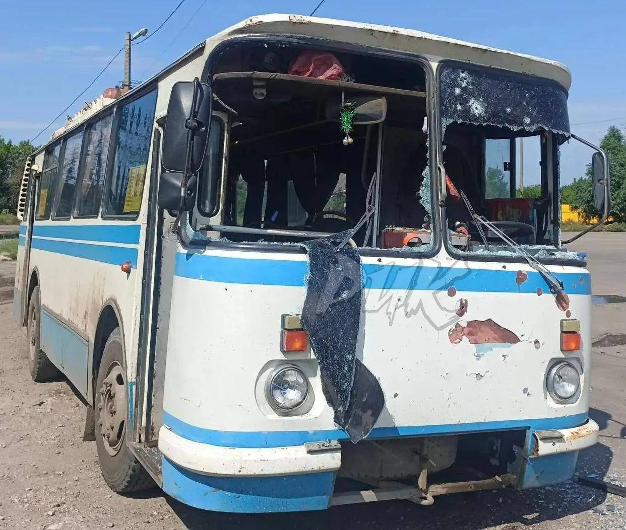 ❗️ Последствия атаки БПЛА на пассажирский автобус в Горловке

Пять мирных жителей получили ранения