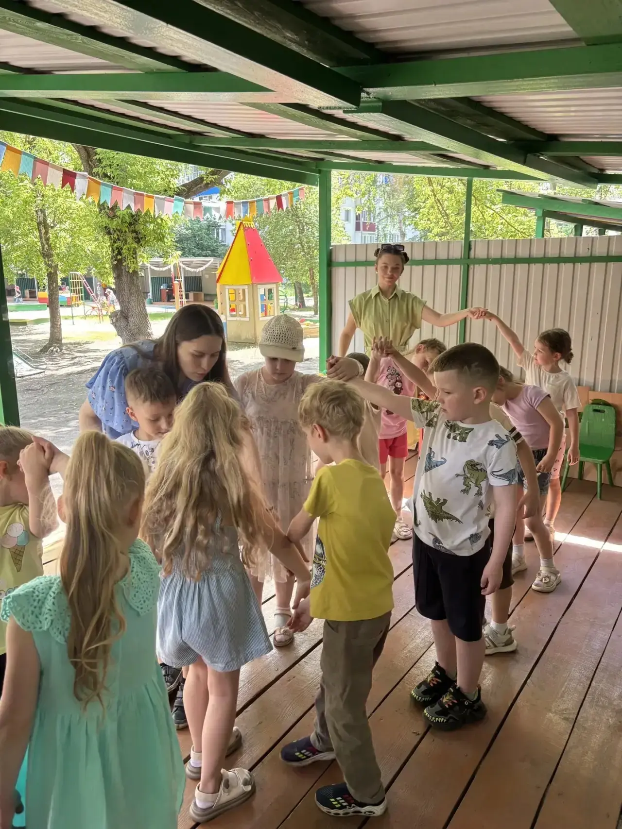 Сегодня в нашем детском саду прошло мероприятие ко Дню России🇷🇺

К ребятам в гости приходила Матрё