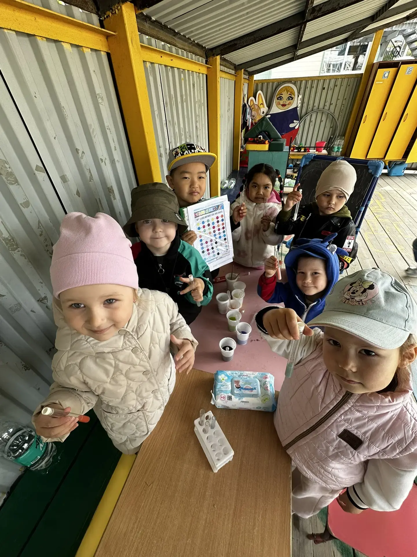 Юные ученые в нашей мобильной лаборатории! 🧪✨