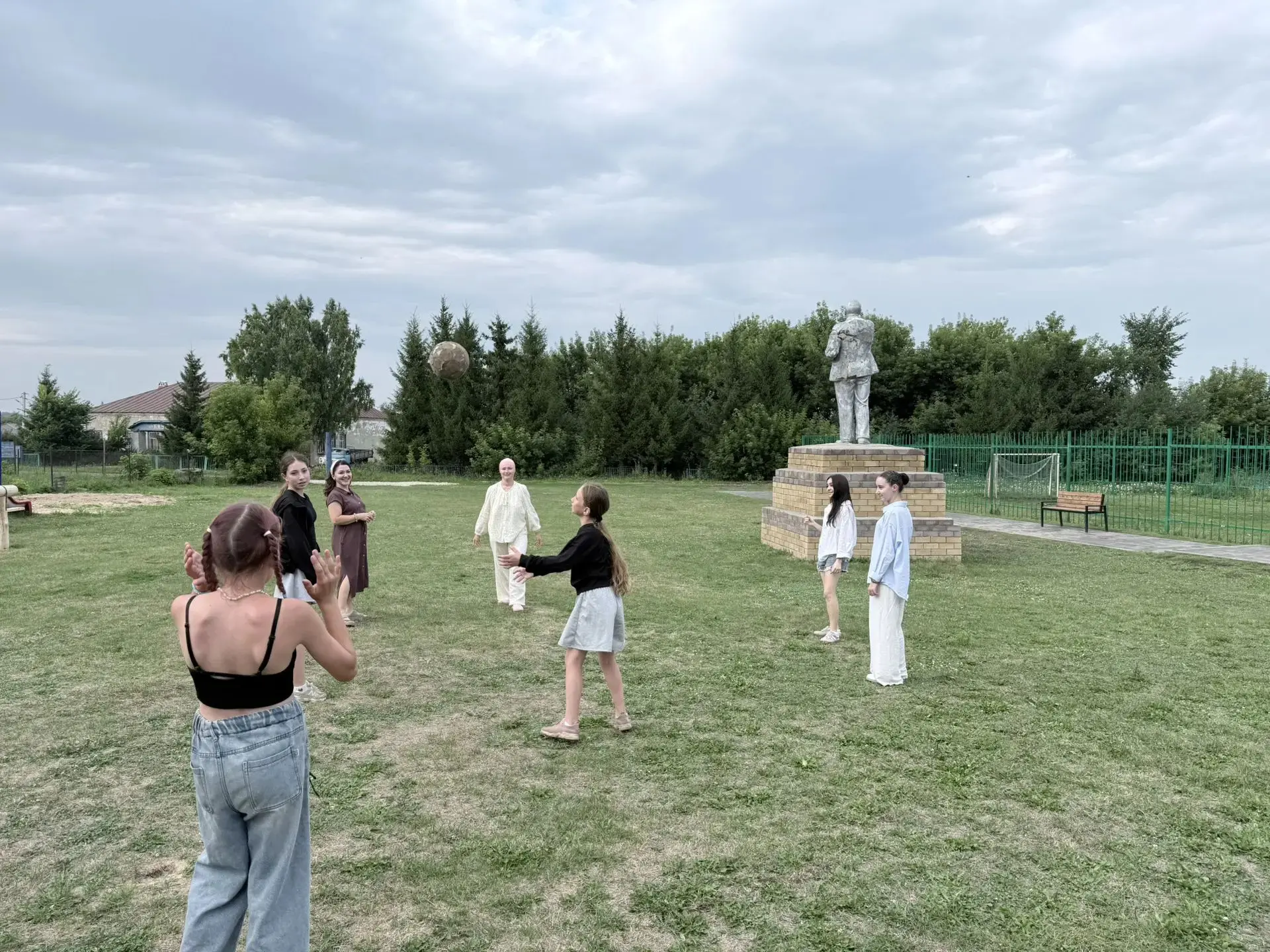 Кызлар арасында  волейбол уены