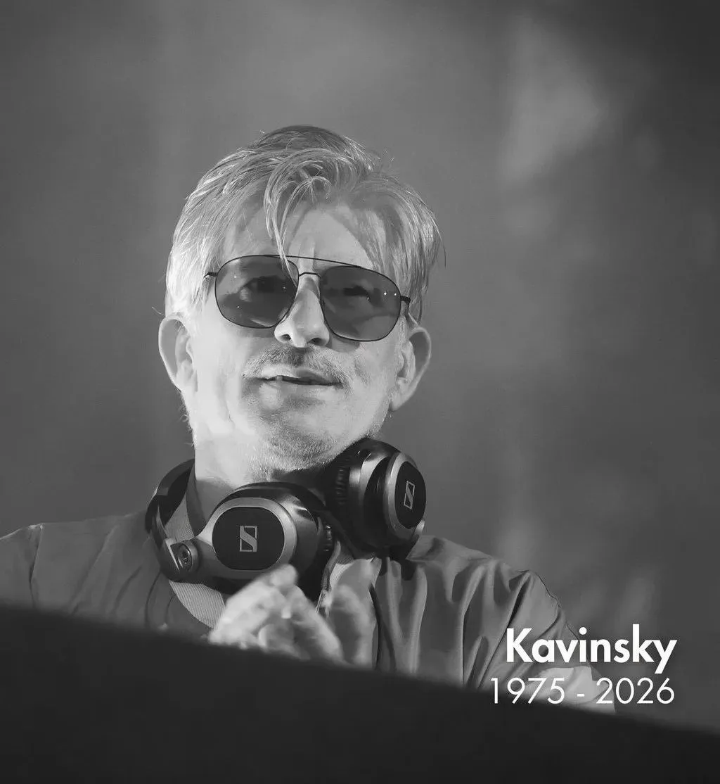 Умер Kavinsky — автор синтвейв-хита Nightcall из фильма «Драйв» с Гослингом.

Французскому музыканту