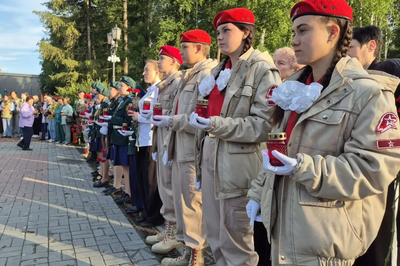 🇷🇺В День памяти и скорби наши ученики приняли активное участие в памятных мероприятиях 
 
Сегодня,