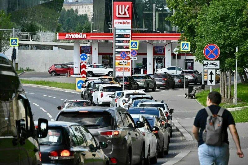 Бензин есть на 28% заправках страны