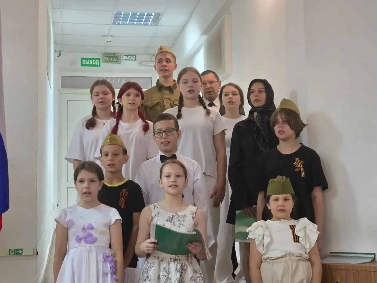 🎭 Кружок «Школа красноречия» и обучающиеся внеурочного курса «Школьный театр» 22 июня предложили вн