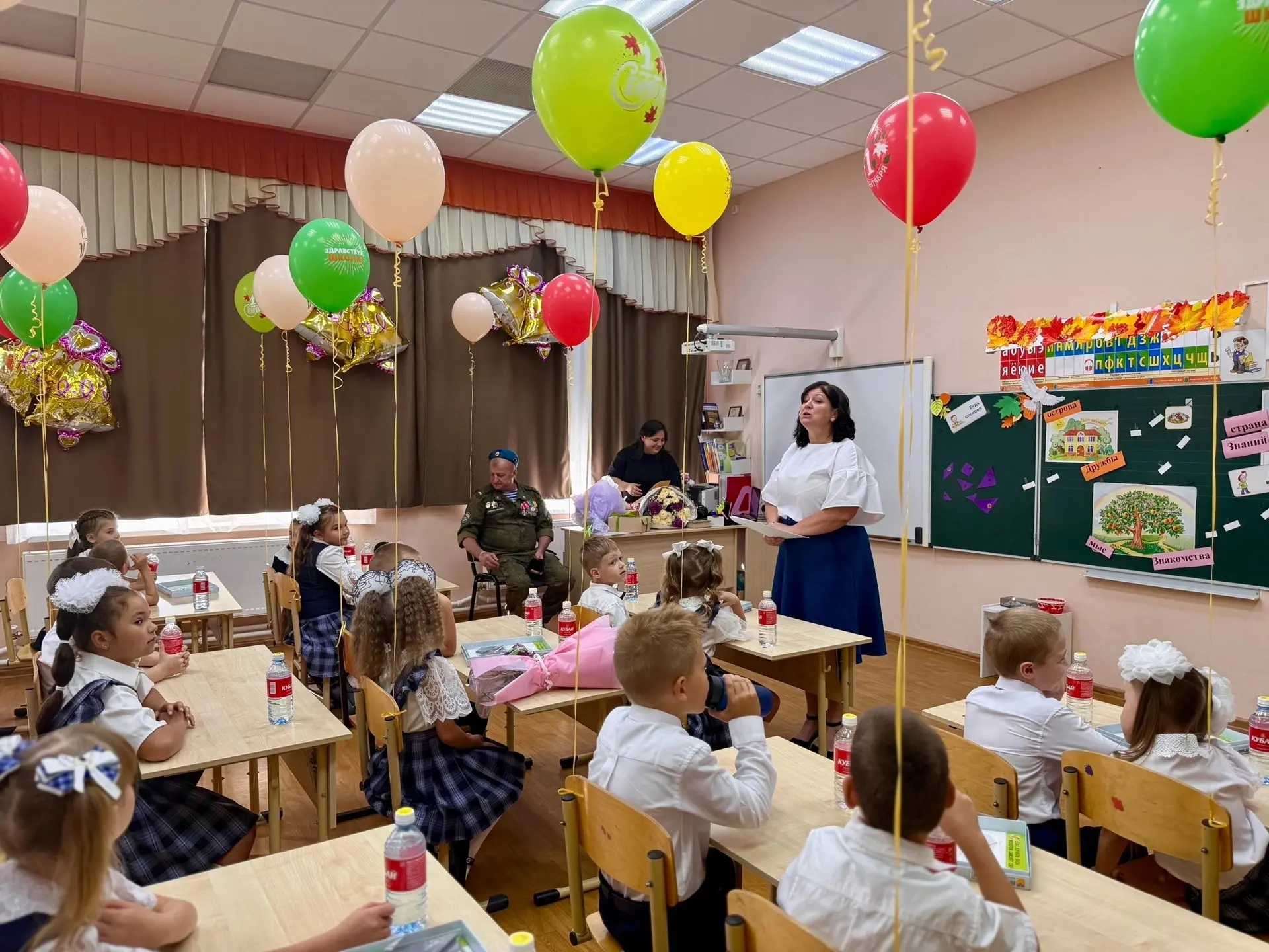 🗓️ Сегодня в стенах школы прошли первые в новом учебном году классные часы.