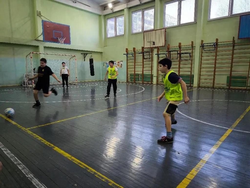 🏆 Соревнования по футболу, посвященные Дню защитника Отечества! ⚽  На прошлой неделе в нашей школе п