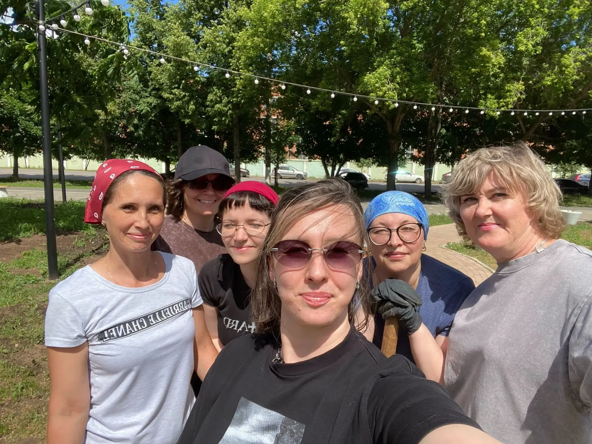 Я ЗНАЮ — ГОРОД БУДЕТ, Я ЗНАЮ — САДУ ЦВЕСТЬ!

Любому человеку хочется, чтобы окружающий его мир был к