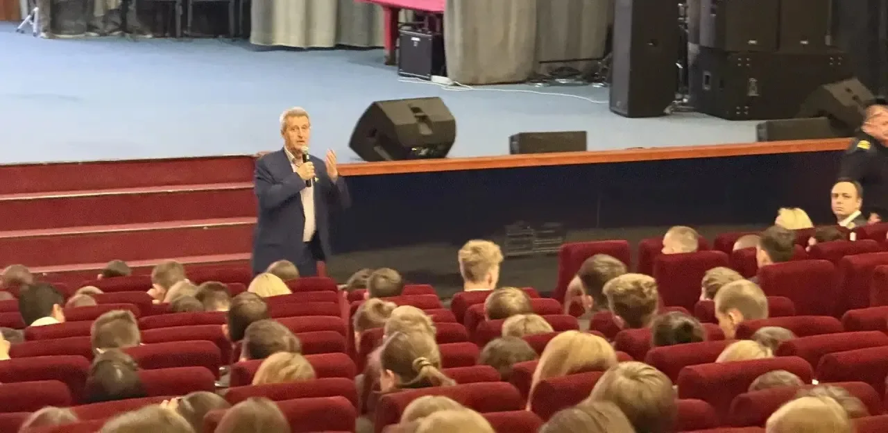 🔥 Курсанты ХГМА на встрече с легендой!  Курсанты Херсонской государственной морской академии стали у