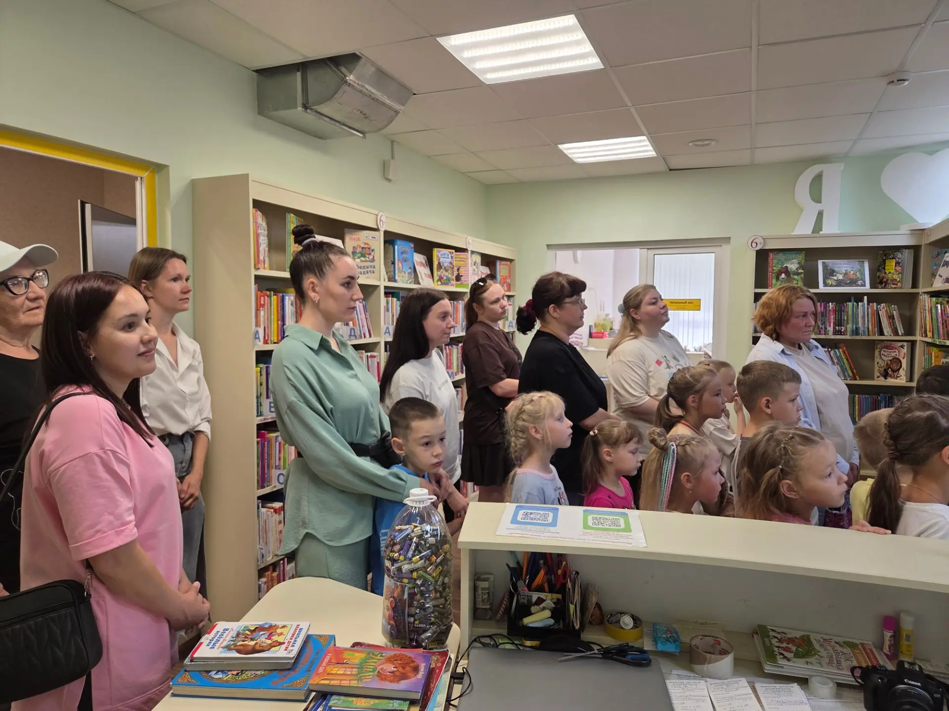 Экскурсия в библиотеку с родителями.📚
Сегодня ребята старшей группы вместе с родителями отправились
