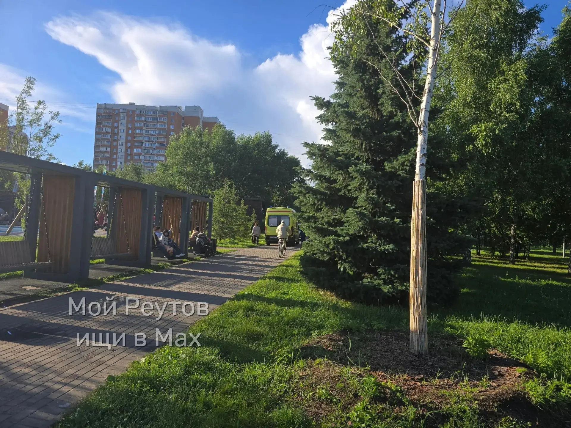 ‼️ "В парке Выхино ребята прикалывались. 'Боролись', парень подставил подножку и упал н...
