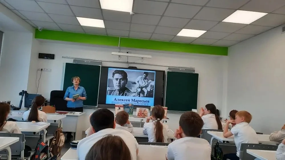 #ДеньПобеды  📚 Урок памяти: «Читаем детям о войне» 📚  В рамках празднования Дня Победы в 1А, 3Б и 4Г