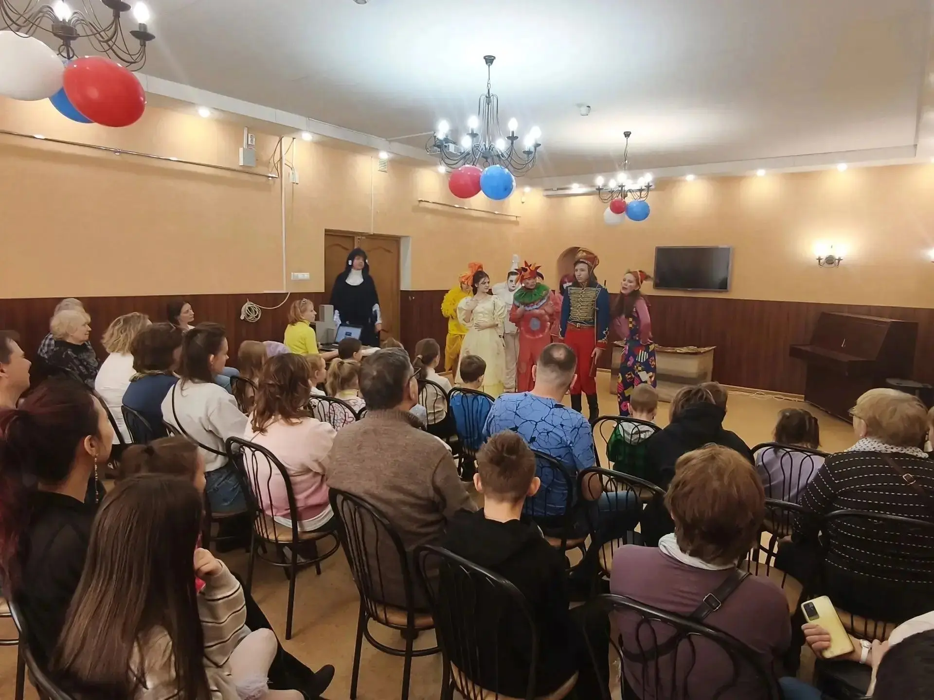 11 апреля, в субботу, театральная студия "Театр-Да!" выступала в Рыбацкой библиотеке со своим спекта