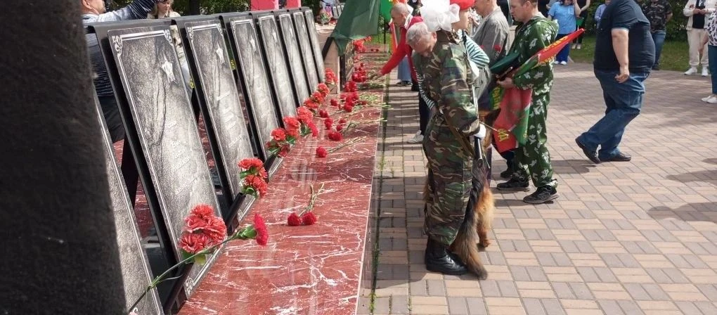 📌Ежегодно 28 мая в России отмечается День пограничника.
В этот день чествуют тех, кто первым встреч