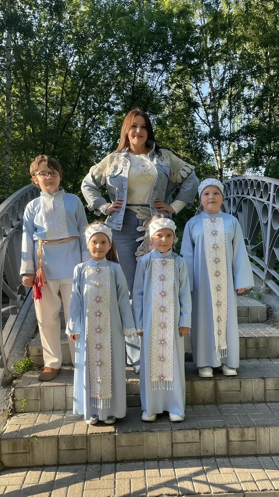 🇷🇺 Россия — наша гордость, наша сила, наша Родина!

В День России Альбина Апанаева и ее вокальная 