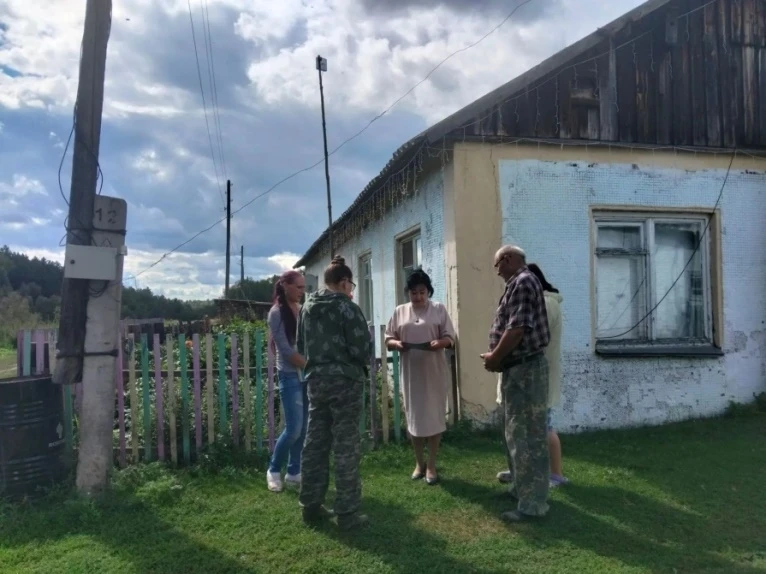 Ирина Геннадьевна провела рабочую встречу с жителями села Татарка. Такие встречи — лучш...