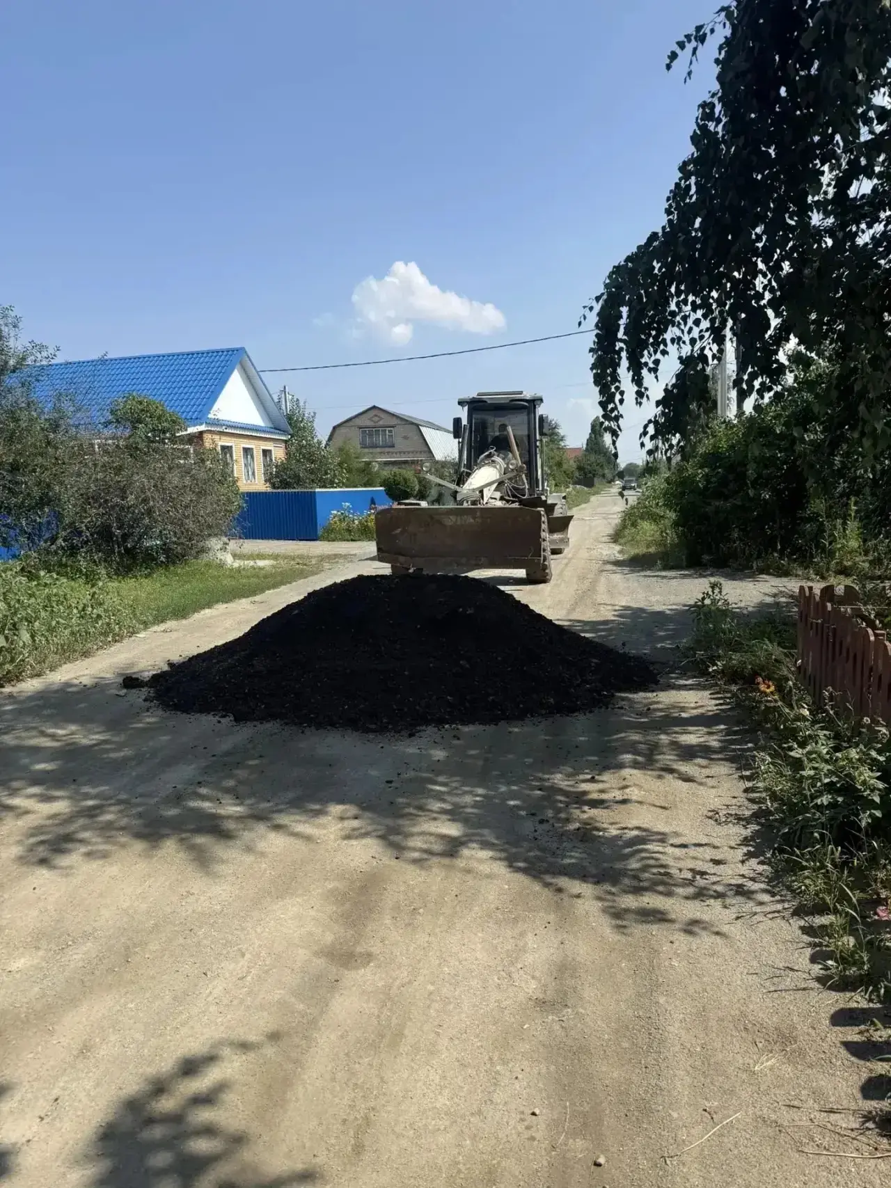 🚜Приводим в порядок дороги в Советском районе.