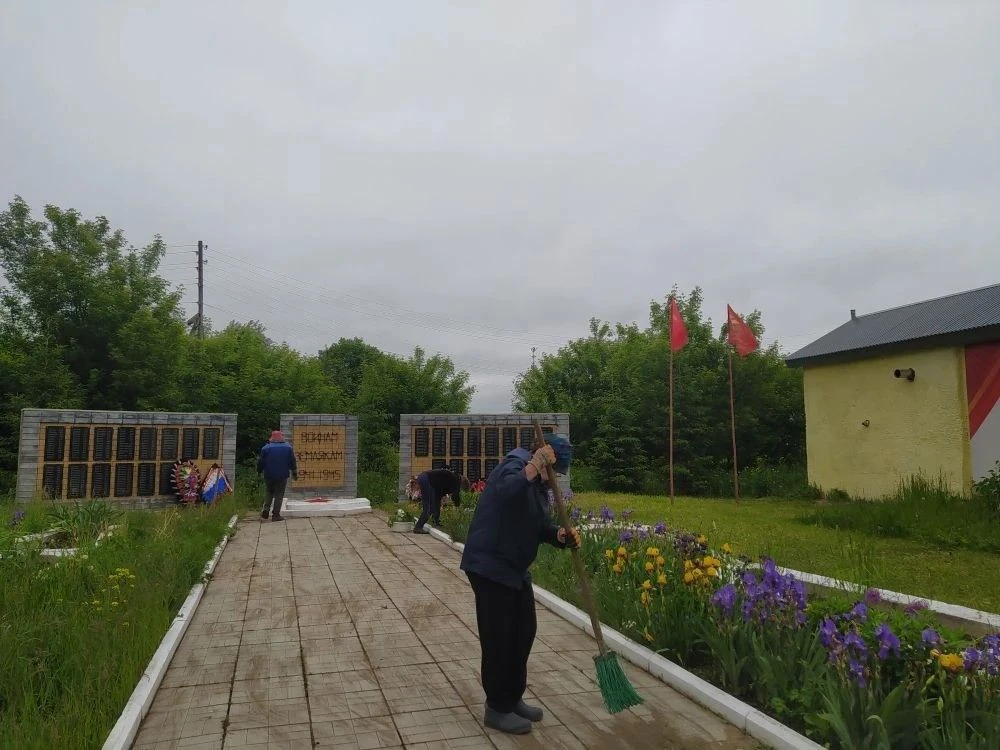 Уход за памятником павшим землякам в деревне Богданово стал не просто обязанностью, а д...